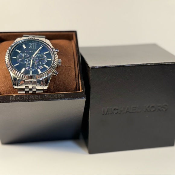 Michael Kors Watch - Picture 5 of 8